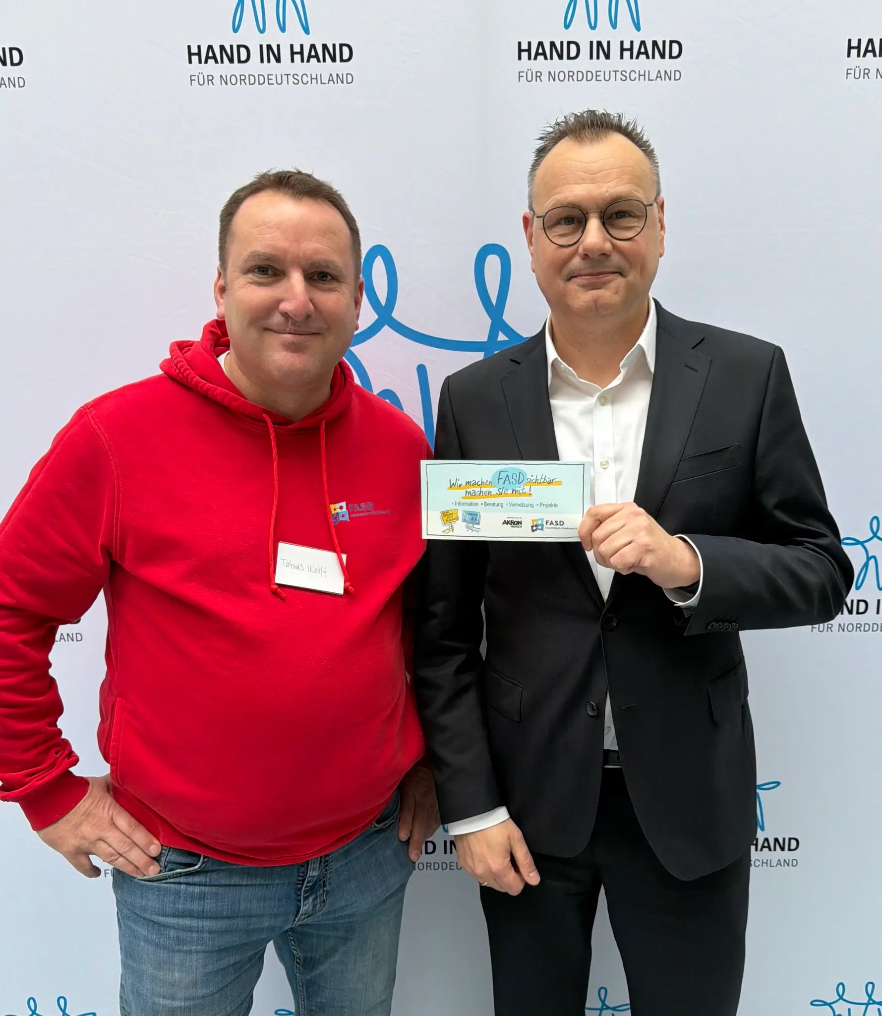 Spendenübergabe Hand in Hand für Norddeutschland – 45.000 € für das FASD-Fachzentrum Hamburg